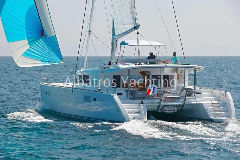 Lagoon 440 is a Lux Sailing Yacht,built in 2006 with 3 cabins . - Albatros