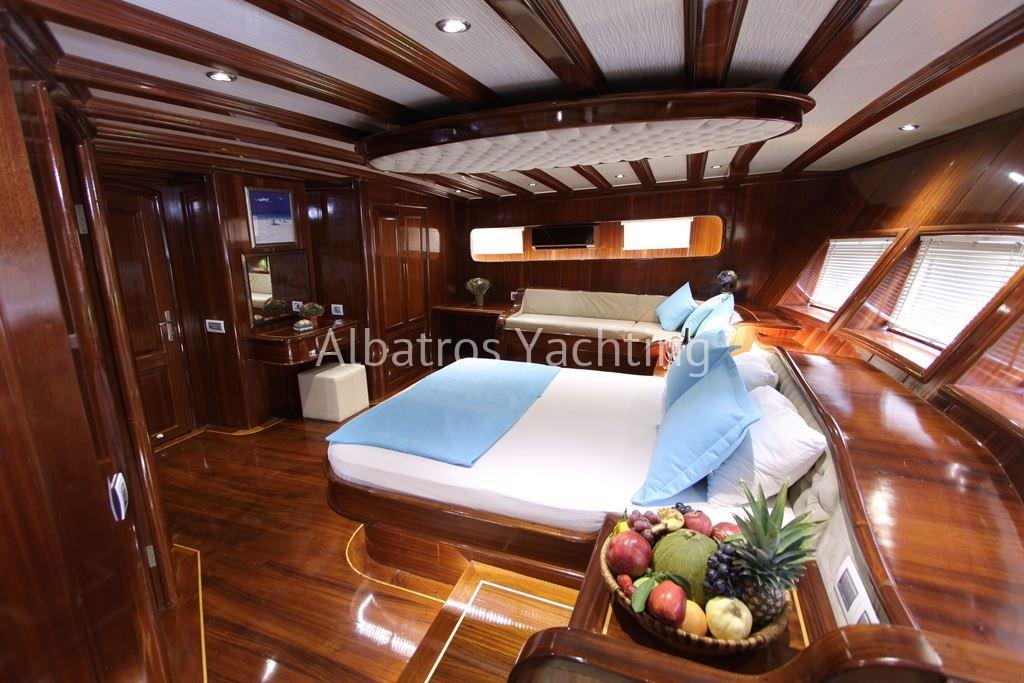 Luxury cruise on board with Dear Lila - Albatros