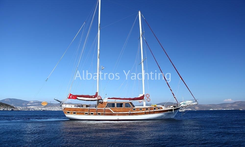 Gulet Perrinita is a 5 cabin luxury yacht . - Albatros