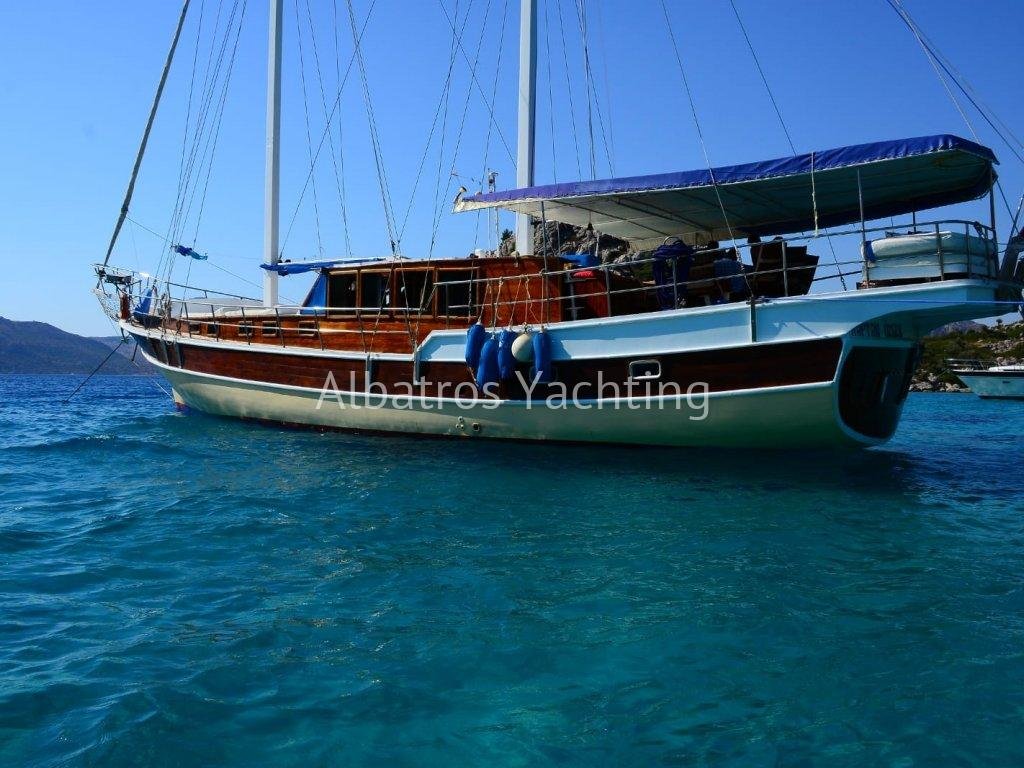  Gulet Özgen Kaptan is one of the boats that cruise at Turkey coa - Albatros